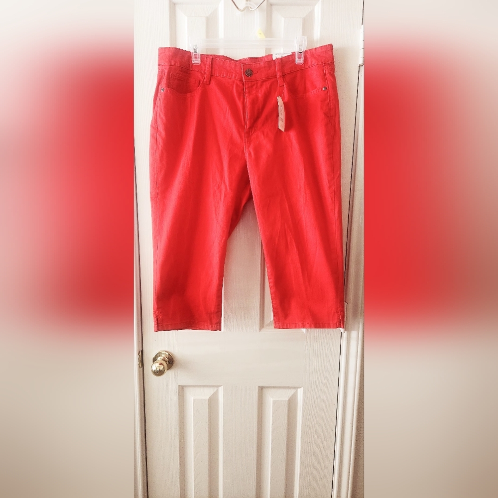 St. John Bays Red Capri